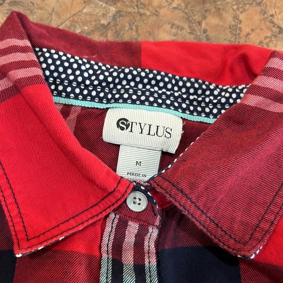 Women’s plaid button up shirt size medium 100% cotton made by stylus in Cambodia - Picture 9 of 9